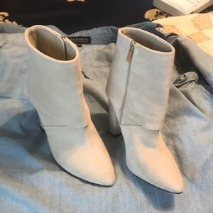 Vince Kamuto boots style is Amya